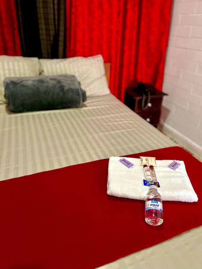 Hollywood Paradise Hotel リオネグロ エクステリア 写真